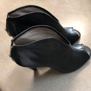 Vince Camino bootie heels